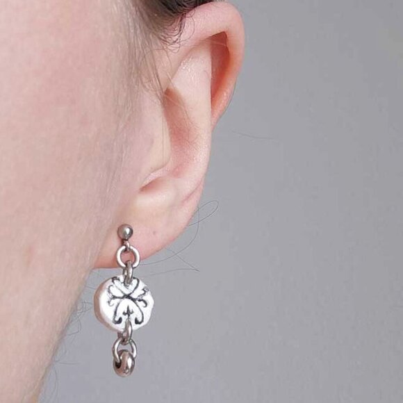 Vintage Victorian Gothic silver circle earrings - Picture 2 of 11